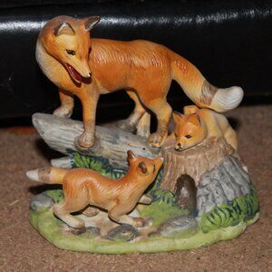 Vintage 1997 GEI Ceramic Mother Fox and Young Pups on Tree Stump Figurine Bisque